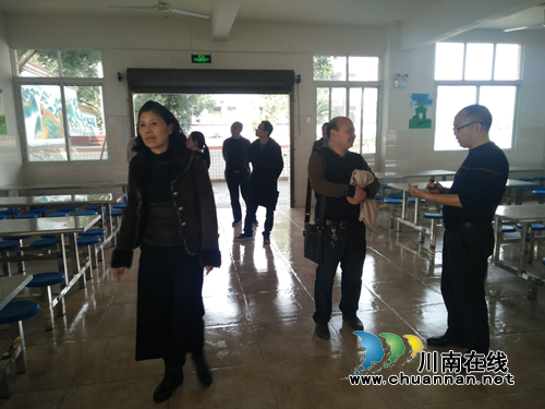 泸县联合检查组到太伏镇督导学校食品卫生安全、传染预防和控制工作
