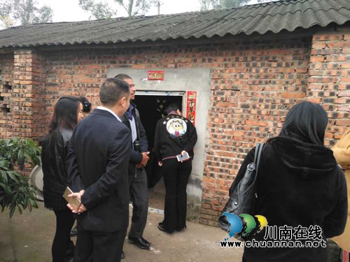 泸县太伏镇照南山村到潮河镇学习白鹅养殖技术助力脱贫攻坚(图1) 泸县太伏镇照南山村到潮河镇学习白鹅养殖技术助力脱贫攻坚(图1)