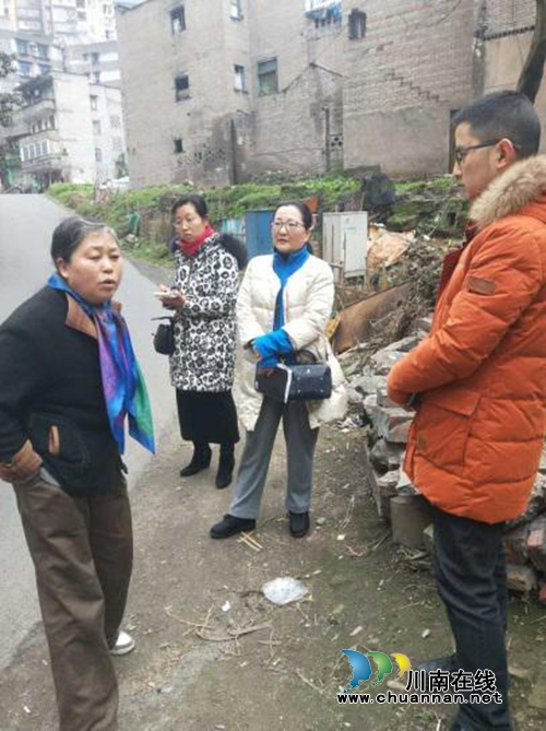 市委党研室、电信泸州分公司组织包保单位汇同社区下基层解决实际问题(图1) 市委党研室、电信泸州分公司组织包保单位汇同社区下基层解决实际问题(图1)