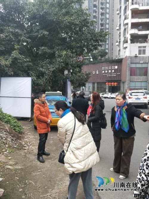 市委党研室、电信泸州分公司组织包保单位汇同社区下基层解决实际问题(图2) 市委党研室、电信泸州分公司组织包保单位汇同社区下基层解决实际问题(图2)