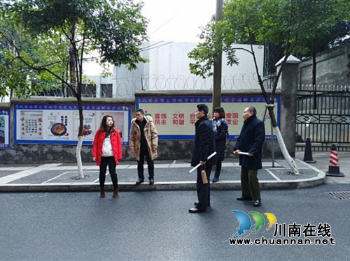 市委党研室、电信泸州分公司组织包保单位汇同社区下基层解决实际问题