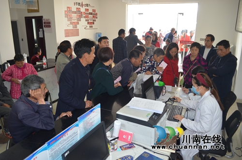 泸县玉蟾街道联合西南医大中医院、泸州市中医院专家开展义诊活动(图4) 泸县玉蟾街道联合西南医大中医院、泸州市中医院专家开展义诊活动(图4)
