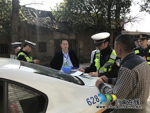 泸县百和镇开展道路交通“五统一、五联动”联合执法行动(图4) 泸县百和镇开展道路交通“五统一、五联动”联合执法行动(图4)