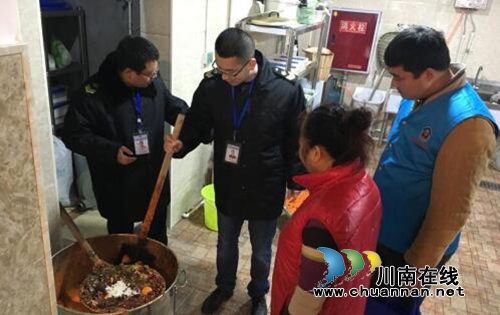 纳溪区食药监局：“双排查”方式开展食药安全隐患大排查