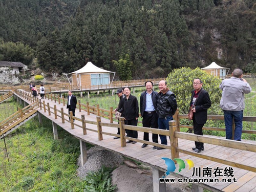泸州市作协主席杨雪率队古蔺双沙镇采风(图2) 泸州市作协主席杨雪率队古蔺双沙镇采风(图2)
