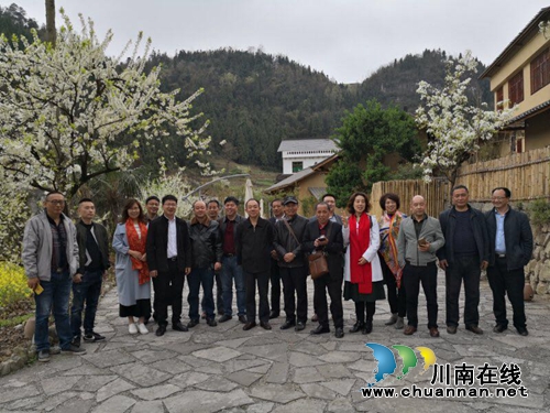 泸州市作协主席杨雪率队古蔺双沙镇采风