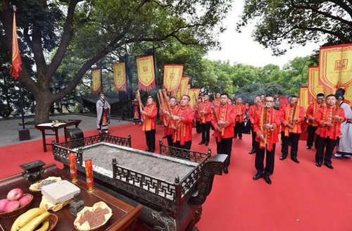 泸州老窖封藏大典:“关羽张飞赵云”都来了!(图8) 泸州老窖封藏大典:“关羽张飞赵云”都来了!(图8)
