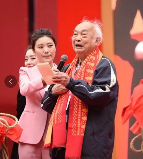 泸州老窖封藏大典:“关羽张飞赵云”都来了!(图20) 泸州老窖封藏大典:“关羽张飞赵云”都来了!(图20)
