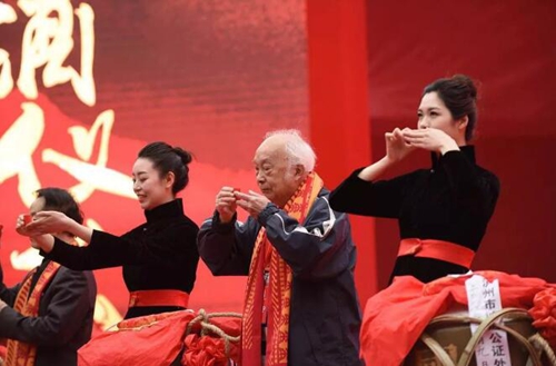 泸州老窖封藏大典:“关羽张飞赵云”都来了!(图25) 泸州老窖封藏大典:“关羽张飞赵云”都来了!(图25)