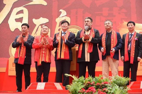 泸州老窖封藏大典:“关羽张飞赵云”都来了!(图36) 泸州老窖封藏大典:“关羽张飞赵云”都来了!(图36)