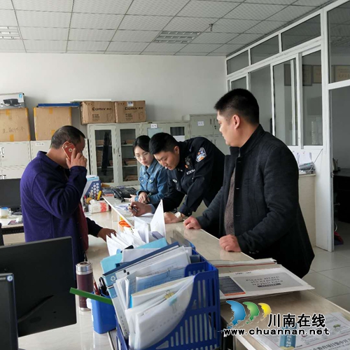 泸县牛滩镇开展货运企业交通安全“五进”宣传(图1)