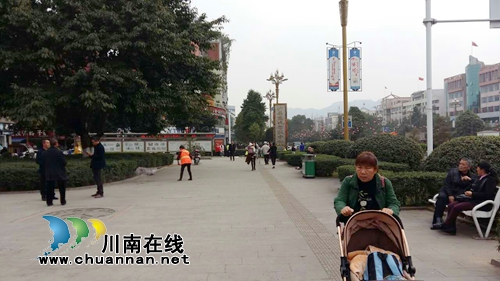 露天占道喝茶影响市容&nbsp;泸县多部门联合整治(图2)