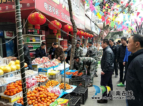 露天占道喝茶影响市容&nbsp;泸县多部门联合整治(图3)