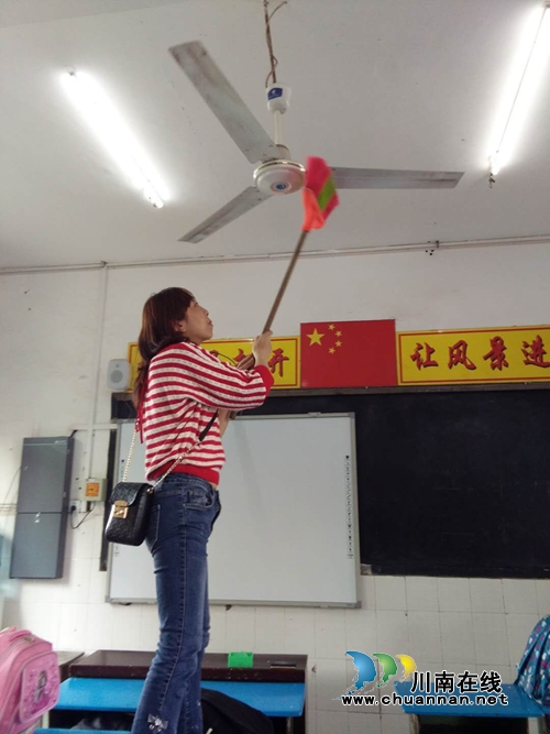 合江甘雨镇中心小学:整治校园环境卫生 迎接片区电子白板使用培训(图1) 合江甘雨镇中心小学:整治校园环境卫生 迎接片区电子白板使用培训(图1)