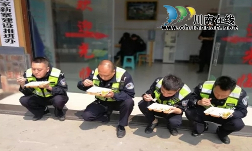 叙永县公安局圆满完成山地马拉松暨乌蒙花海彝王骑行挑战赛交通安保任务(图4) 叙永县公安局圆满完成山地马拉松暨乌蒙花海彝王骑行挑战赛交通安保任务(图4)