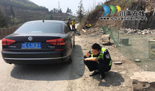 叙永县公安局圆满完成山地马拉松暨乌蒙花海彝王骑行挑战赛交通安保任务(图5) 叙永县公安局圆满完成山地马拉松暨乌蒙花海彝王骑行挑战赛交通安保任务(图5)