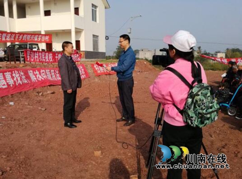 泸州电视台送法下乡到龙马潭区特兴镇罗沙村