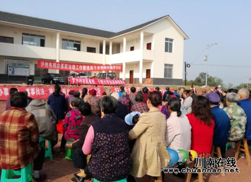 泸州电视台送法下乡到龙马潭区特兴镇罗沙村(图3)