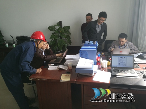泸州市安监执法支队到泸县太伏镇检查指导安全工作(图1) 泸州市安监执法支队到泸县太伏镇检查指导安全工作(图1)
