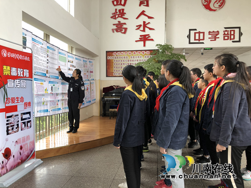 江阳区华阳街道开展平安校园行主题宣传活动(图2) 江阳区华阳街道开展平安校园行主题宣传活动(图2)