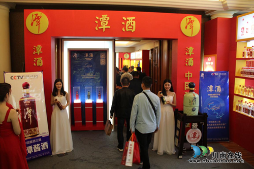 春糖会潭酒展位人气爆棚 签约金额再创新高!(图1) 春糖会潭酒展位人气爆棚 签约金额再创新高!(图1)