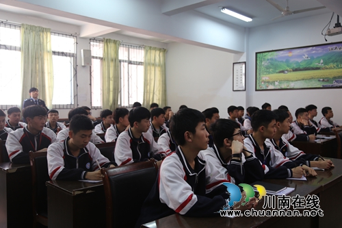 纳溪:税法宣传进校园 学生变身“小税官”(图8) 纳溪:税法宣传进校园 学生变身“小税官”(图8)