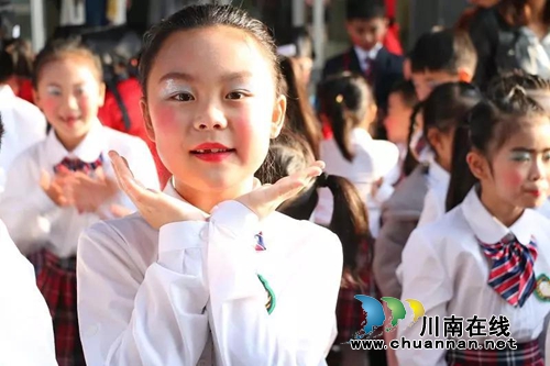 泸州梓小渔子溪吟诵团首登市级大舞台!(图3) 泸州梓小渔子溪吟诵团首登市级大舞台!(图3)