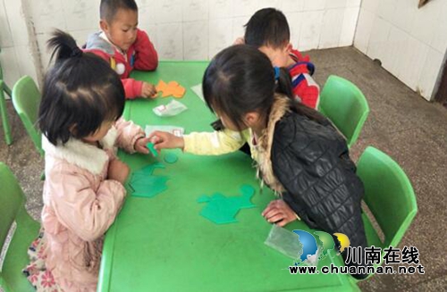贵州盘州市双凤镇西冲幼儿园开展“快乐七巧 启迪智慧”活动(图3) 贵州盘州市双凤镇西冲幼儿园开展“快乐七巧 启迪智慧”活动(图3)
