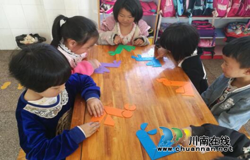 贵州盘州市双凤镇西冲幼儿园开展“快乐七巧 启迪智慧”活动(图2) 贵州盘州市双凤镇西冲幼儿园开展“快乐七巧 启迪智慧”活动(图2)