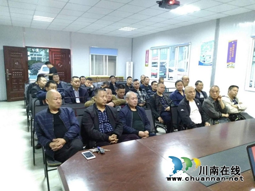 宜宾筠连交警大队加强客运监管强化安全宣传