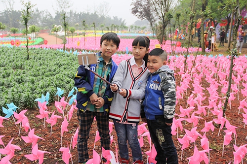 百万风车舞动人间 自贡七彩风车艺术节开幕(图2) 百万风车舞动人间 自贡七彩风车艺术节开幕(图2)