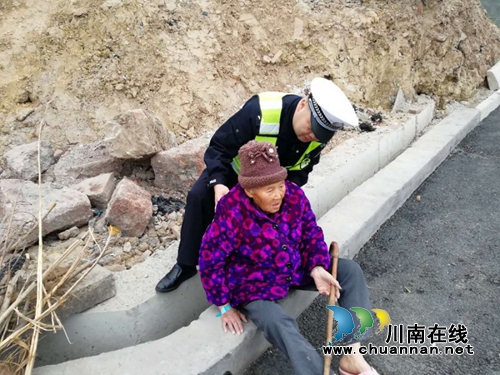 住院老人外出迷路跌倒&nbsp;&nbsp;泸县交警热心救助