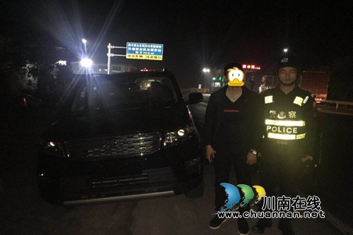 泸县巡警在立石镇查获两台无牌照未投保车辆(图1)