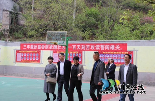 贵州盘州市副市长吴忠幸一行莅临双凤镇东盛园学校指导工作(图2) 贵州盘州市副市长吴忠幸一行莅临双凤镇东盛园学校指导工作(图2)