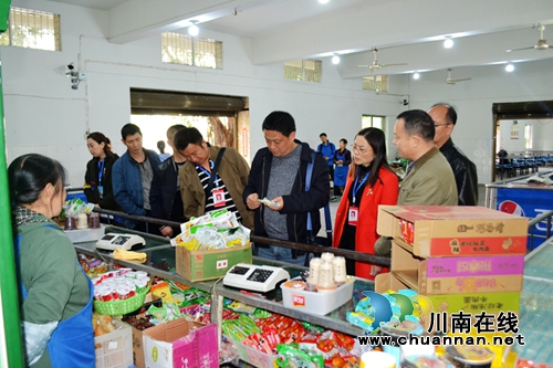 叙永县教育局纪委书记温俊良深入叙永一中检查指导工作(图2)