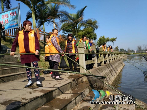 泸县百和镇巾帼志愿者开展“爱水护河”周末志愿服务1小时活动(图2) 泸县百和镇巾帼志愿者开展“爱水护河”周末志愿服务1小时活动(图2)