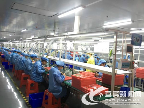 智能手表出炉 宜宾“翠屏智造”开拓海外市场(图2) 智能手表出炉 宜宾“翠屏智造”开拓海外市场(图2)