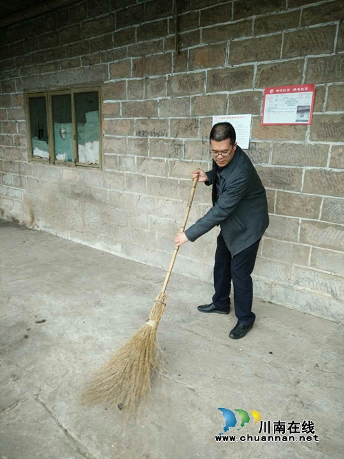 合江临港工业园区到榕右乡万宝山村开展精准帮扶(图2) 合江临港工业园区到榕右乡万宝山村开展精准帮扶(图2)