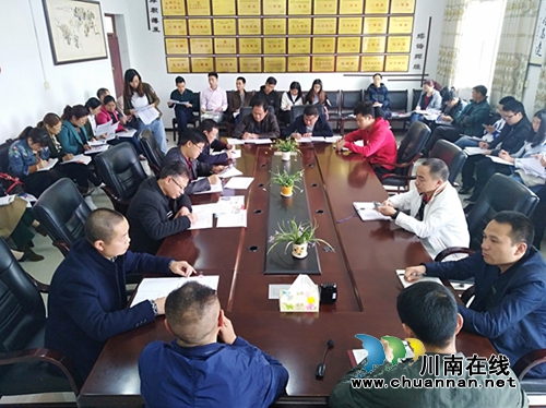 合江县二人医到九支中学举办防艾防结核病培训会(图1) 合江县二人医到九支中学举办防艾防结核病培训会(图1)