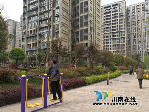 张坝街道匠心社区:小区安装健身器材 居民共享健康生活(图1) 张坝街道匠心社区:小区安装健身器材 居民共享健康生活(图1)