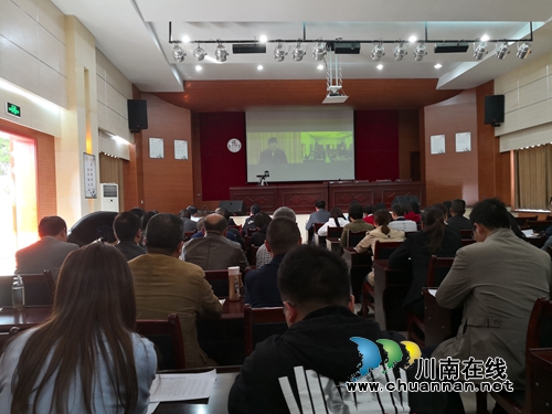 江阳区华阳街道组织干部职工参加全市党风廉政建设社会评价工作电视电话会