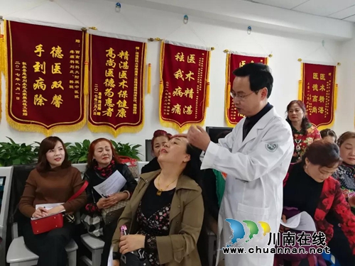 泸州:“网红”教授作讲座,5万粉丝齐互动(图4) 泸州:“网红”教授作讲座,5万粉丝齐互动(图4)