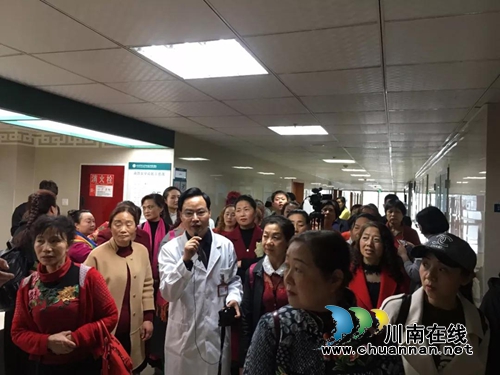 泸州:“网红”教授作讲座,5万粉丝齐互动(图11) 泸州:“网红”教授作讲座,5万粉丝齐互动(图11)