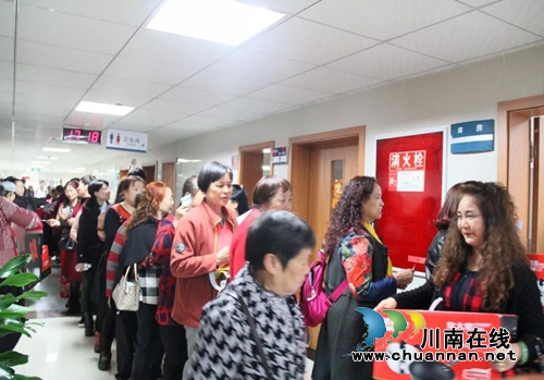 泸州:“网红”教授作讲座,5万粉丝齐互动(图12) 泸州:“网红”教授作讲座,5万粉丝齐互动(图12)