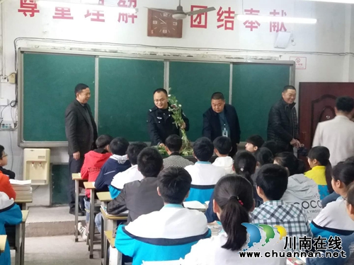 泸县云锦镇禁种铲毒宣传进校园