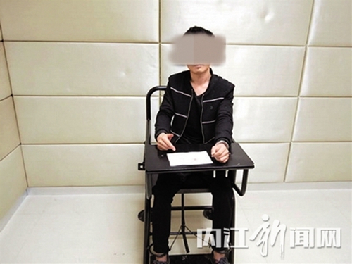 内江一商务车撞了车就跑 交警一查竟然是毒驾(图2) 内江一商务车撞了车就跑 交警一查竟然是毒驾(图2)