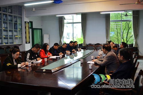 叙永县关工委深入叙永一中调研未成年人思想道德建设(图1) 叙永县关工委深入叙永一中调研未成年人思想道德建设(图1)
