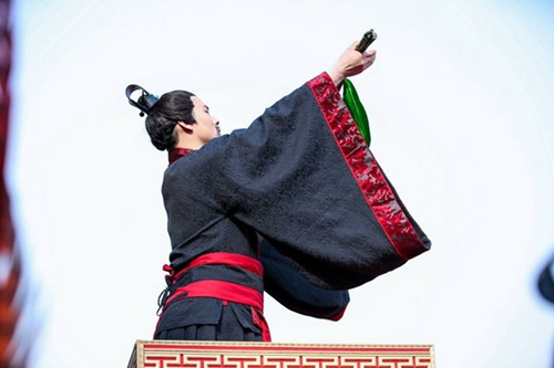 向世界传递白酒文化 老窖封藏大典首登太庙(图2) 向世界传递白酒文化 老窖封藏大典首登太庙(图2)