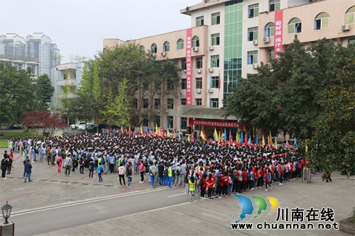合江中学举行学生运足拉练活动(图5) 合江中学举行学生运足拉练活动(图5)