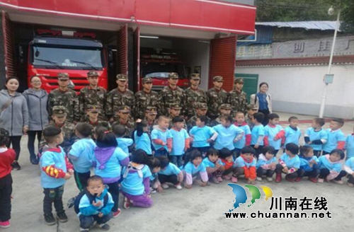 贵州盘州市双凤镇西冲幼儿园组织幼儿到消防大队参观学习(图9) 贵州盘州市双凤镇西冲幼儿园组织幼儿到消防大队参观学习(图9)